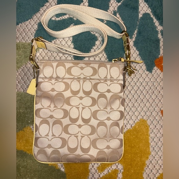 Coach Signature Crossbody Bag with Floral Appliqué - Picture 2 of 15